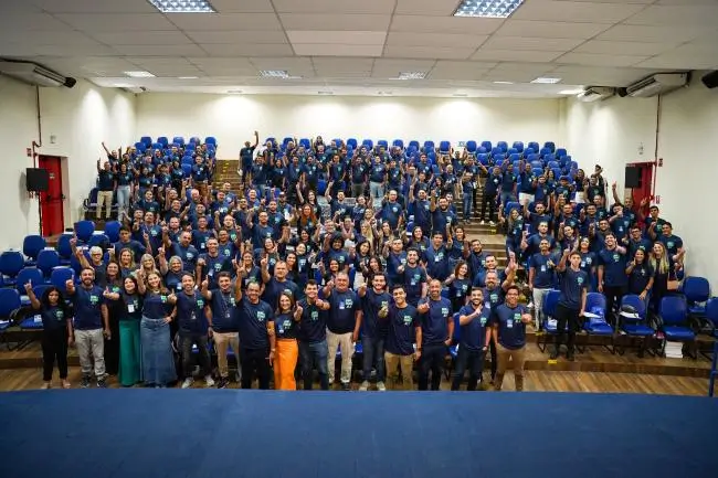 Comemoração, colaboradores em auditório